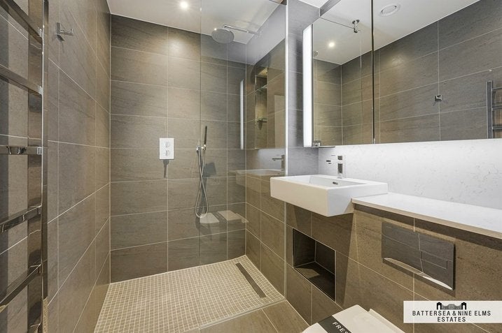 Flat Lanchester Way in Greater London