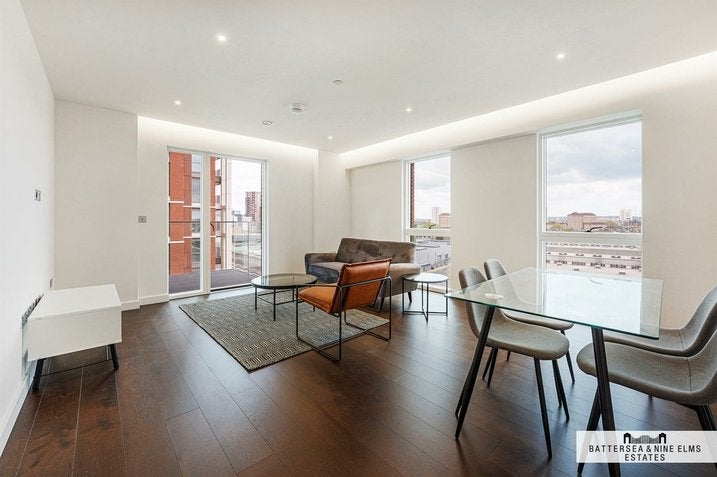 Flat Lanchester Way in Greater London