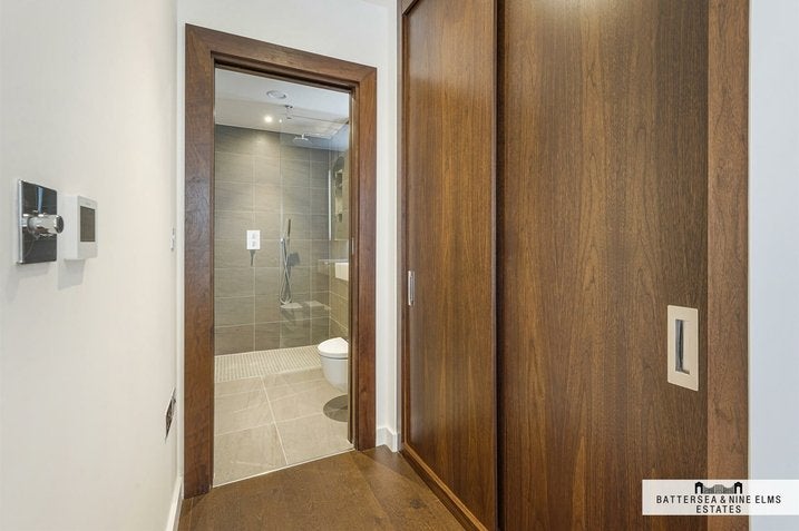 Flat Lanchester Way in Greater London