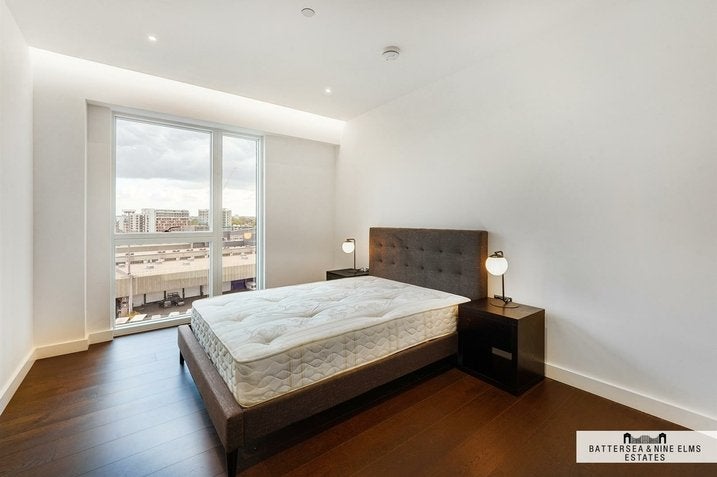Flat Lanchester Way in Greater London