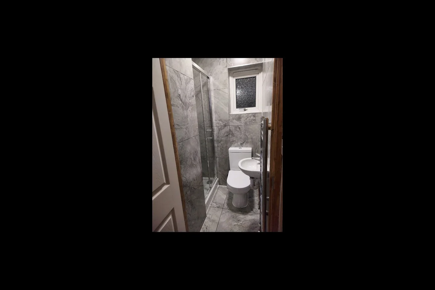 Room Summer House Avenue in Greater London