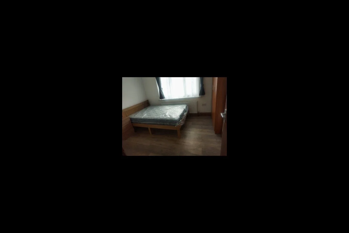 Room Summer House Avenue in Greater London
