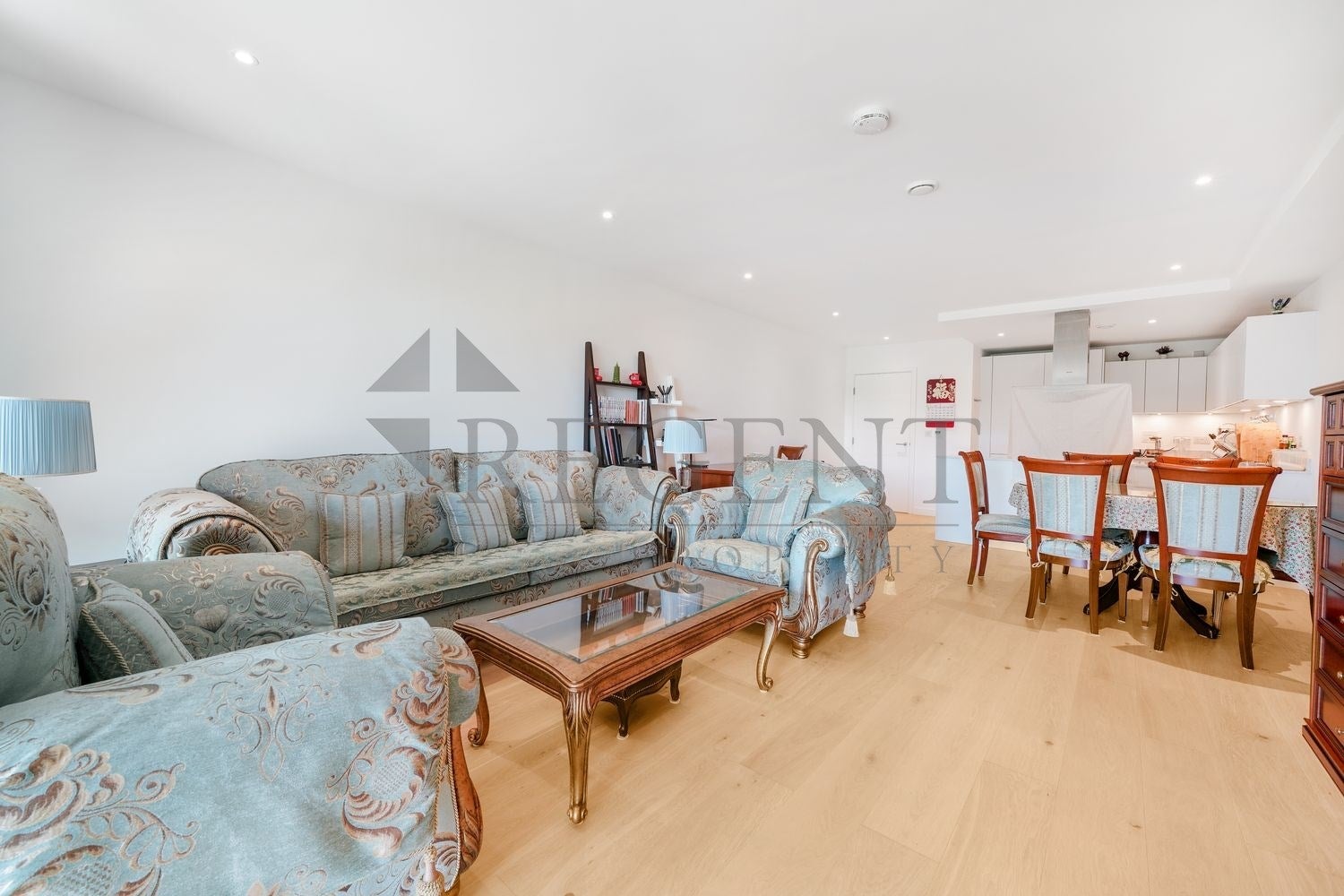 Flat Pentonville Road in Greater London