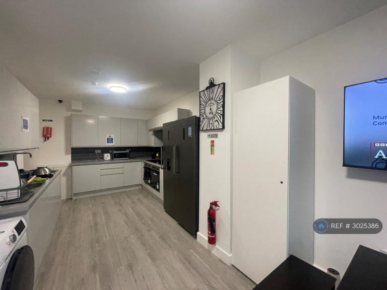 Room Greyhound Hill in Greater London
