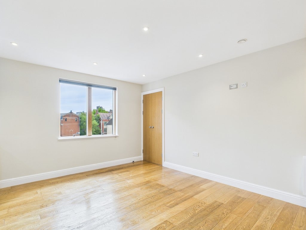 Flat Cabot Mews in Bristol