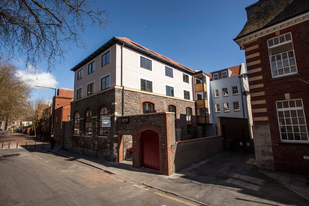 Flat Cabot Mews in Bristol