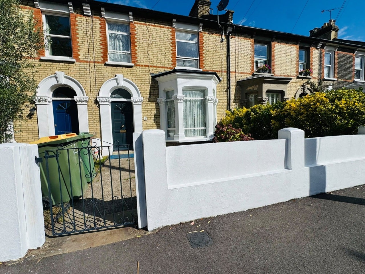 House Cumberland Road in Greater London