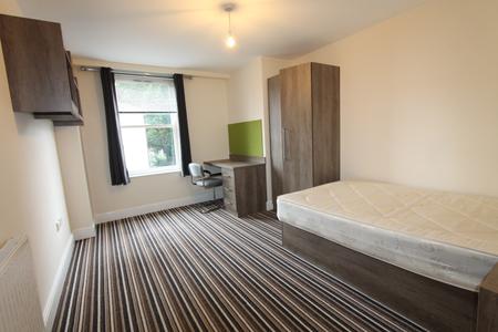 Room Powers Court in Royal Leamington Spa