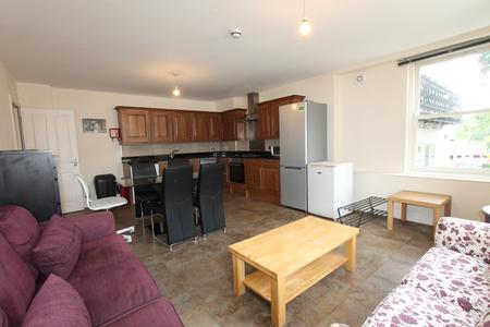 Room Powers Court in Royal Leamington Spa