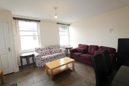 Room Powers Court in Royal Leamington Spa