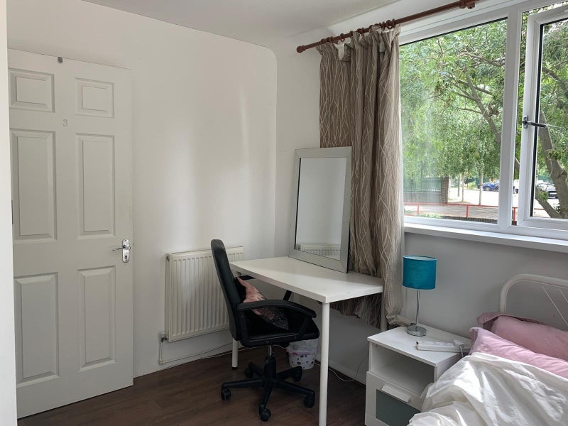 Room Carpenters Road in Greater London