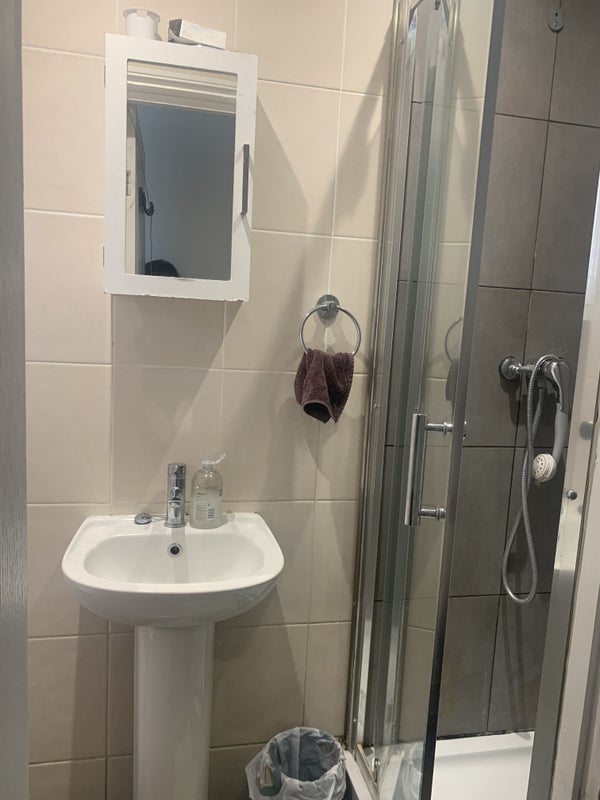 Room Carpenters Road in Greater London