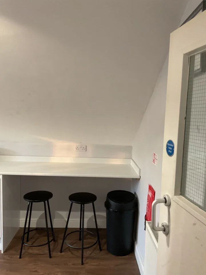 Room High Street North in Dunstable