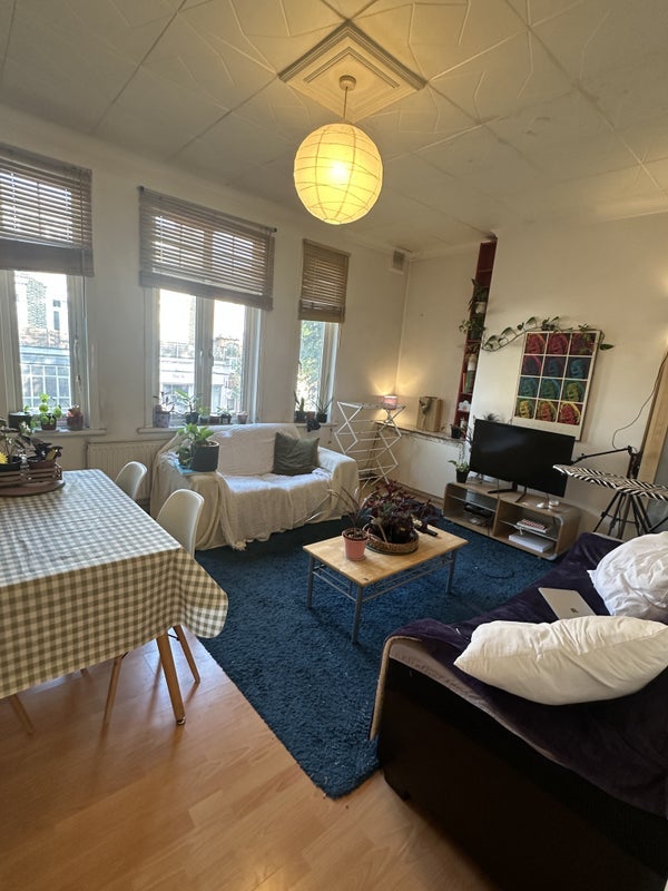 Room Queenstown Road in Greater London