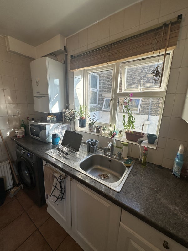 Room Queenstown Road in Greater London