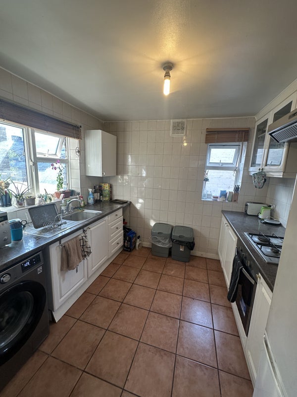 Room Queenstown Road in Greater London