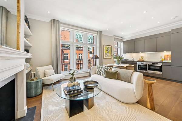 Flat Green Street in City of Westminster