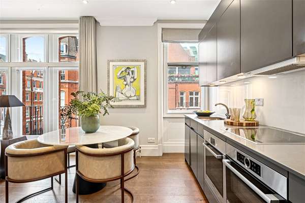 Flat Green Street in City of Westminster