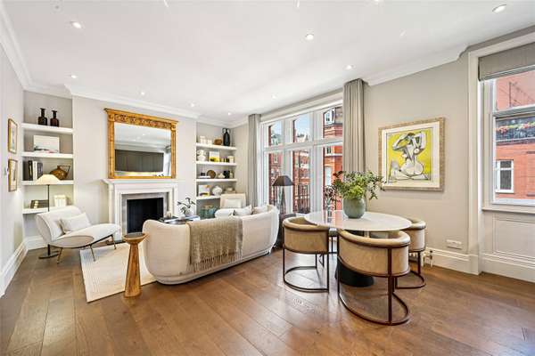 Flat Green Street in City of Westminster
