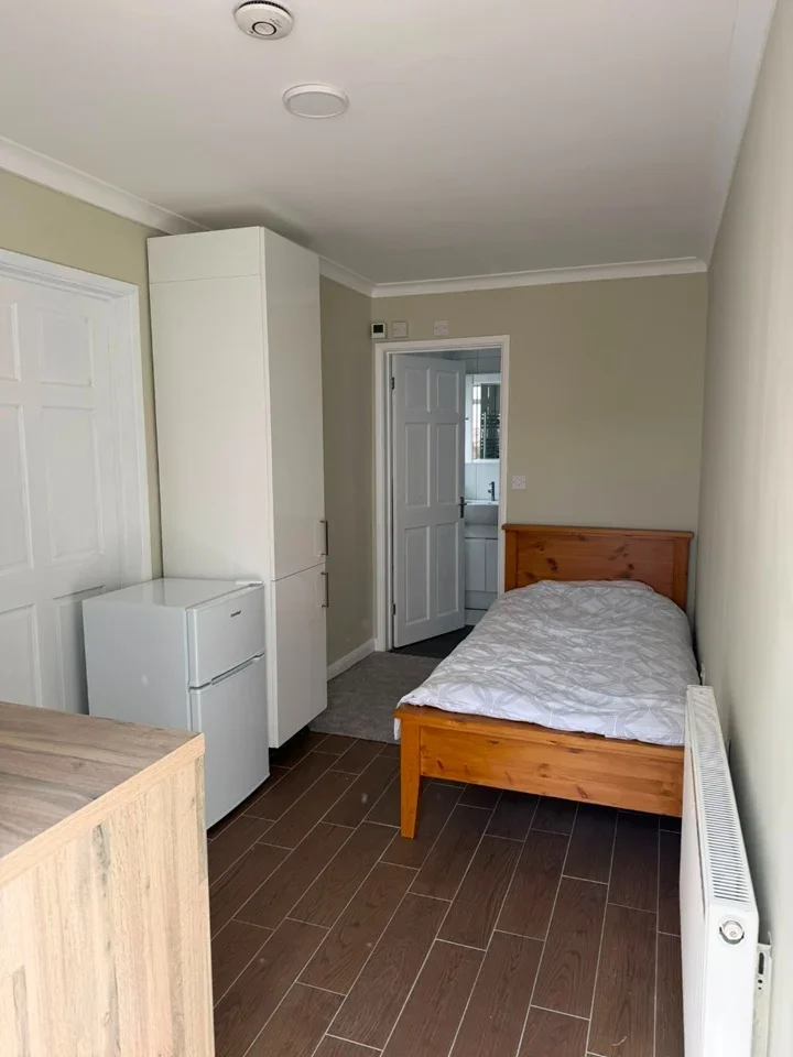 Flat Highwood Gardens in Greater London