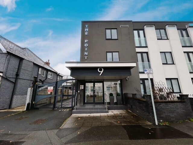 Flat Mellor Road in Cheadle Hulme