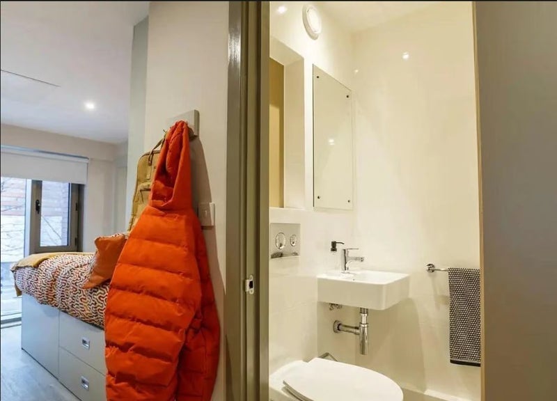 Room Fitzwilliam Street in Sheffield