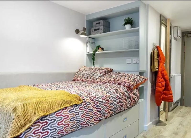 Room Fitzwilliam Street in Sheffield