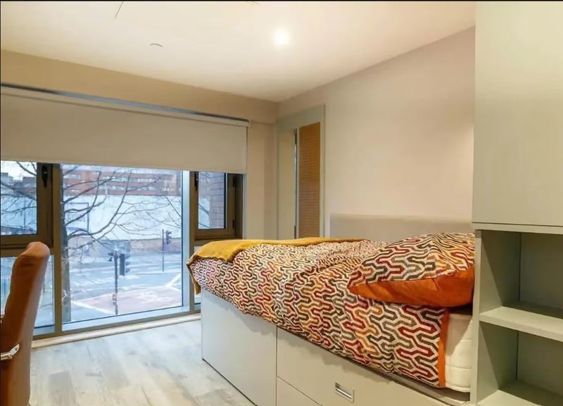 Room Fitzwilliam Street in Sheffield