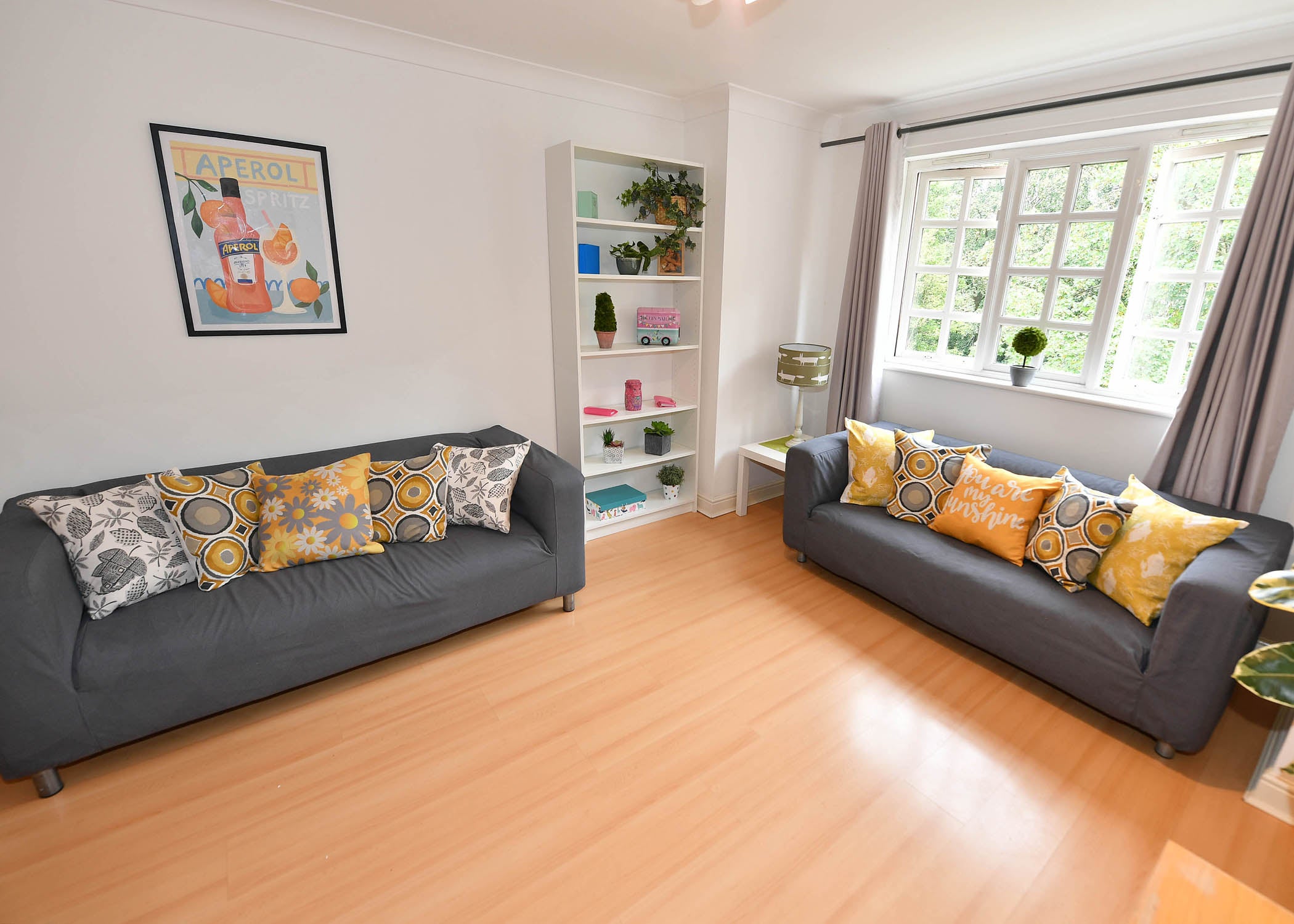 Flat Hadfield Close in Manchester