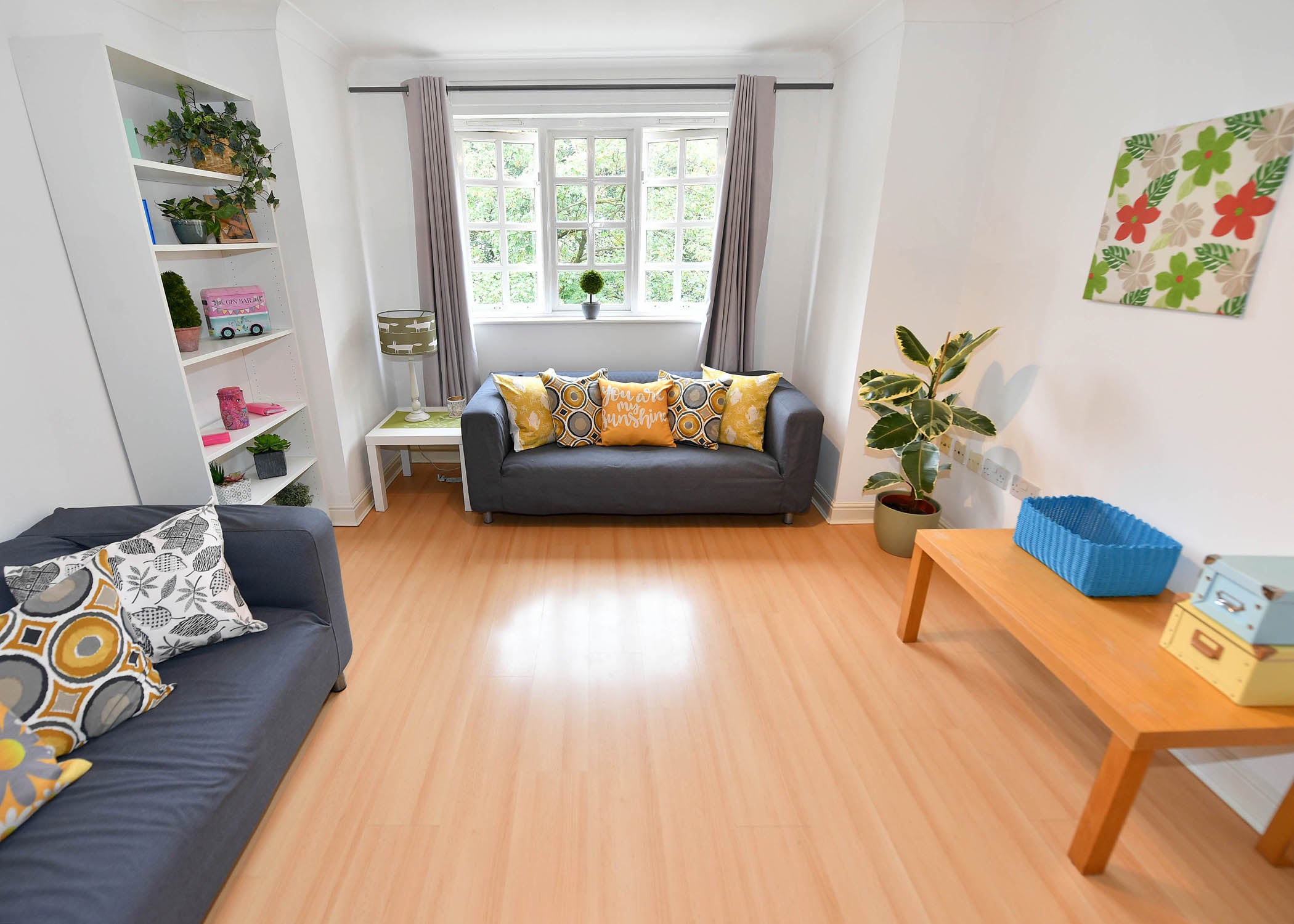 Flat Hadfield Close in Manchester