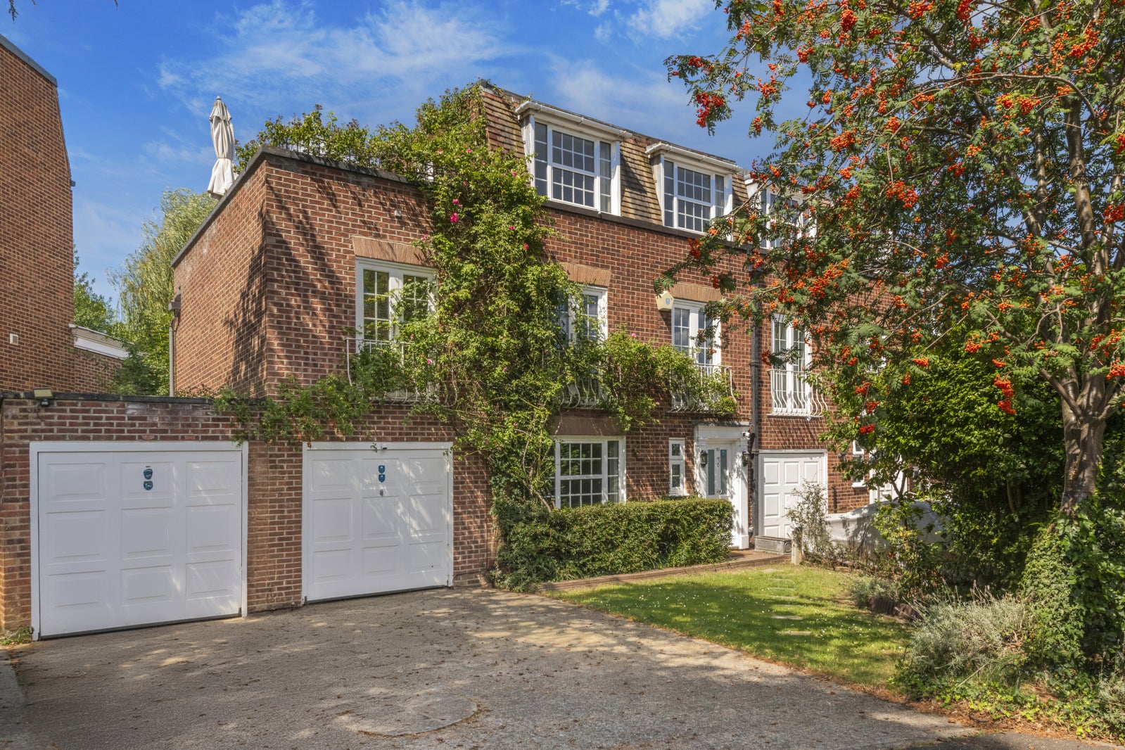 House Newstead Way in Greater London