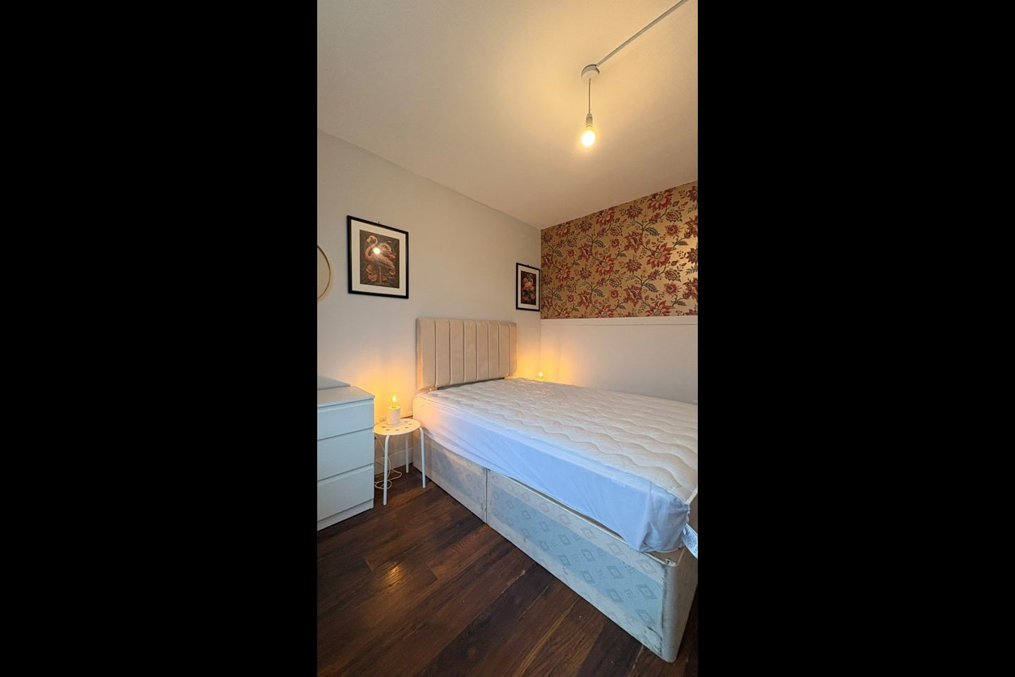 Room Warren Road in Greater London