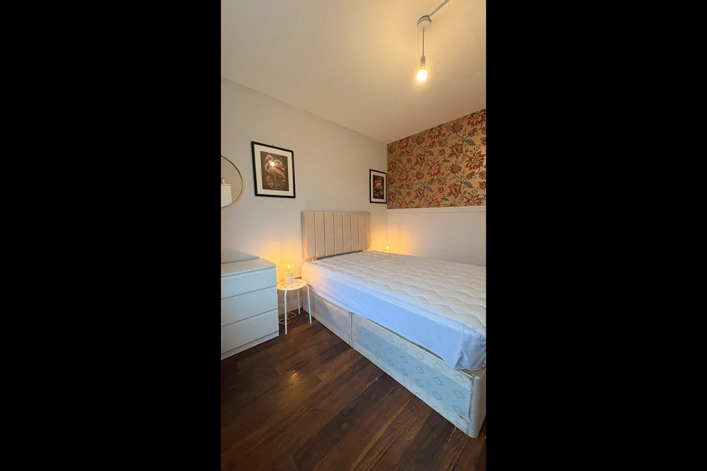 Room Warren Road in Greater London