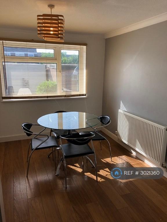House Medoc Close in Cheltenham
