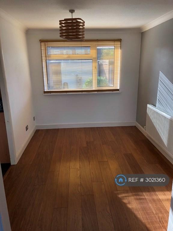 House Medoc Close in Cheltenham