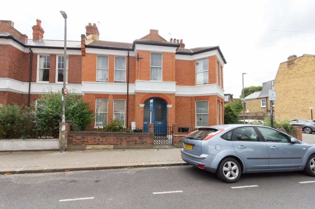 House Boundaries Road in Greater London