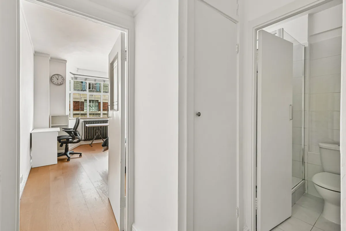 Flat Woburn Place in Greater London