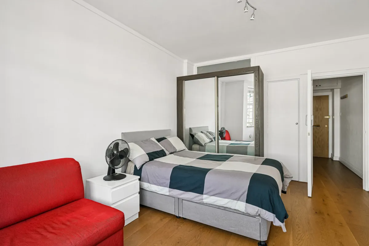 Flat Woburn Place in Greater London