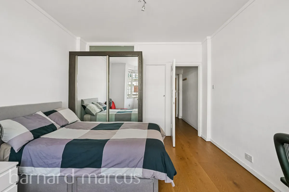 Flat Woburn Place in Greater London