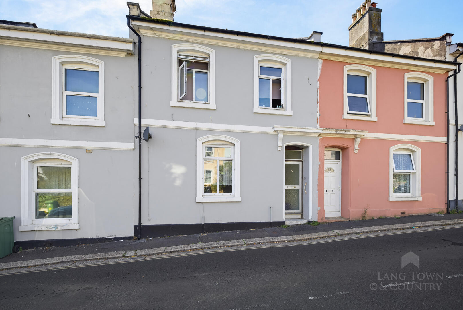 Flat Clarence Place in Plymouth