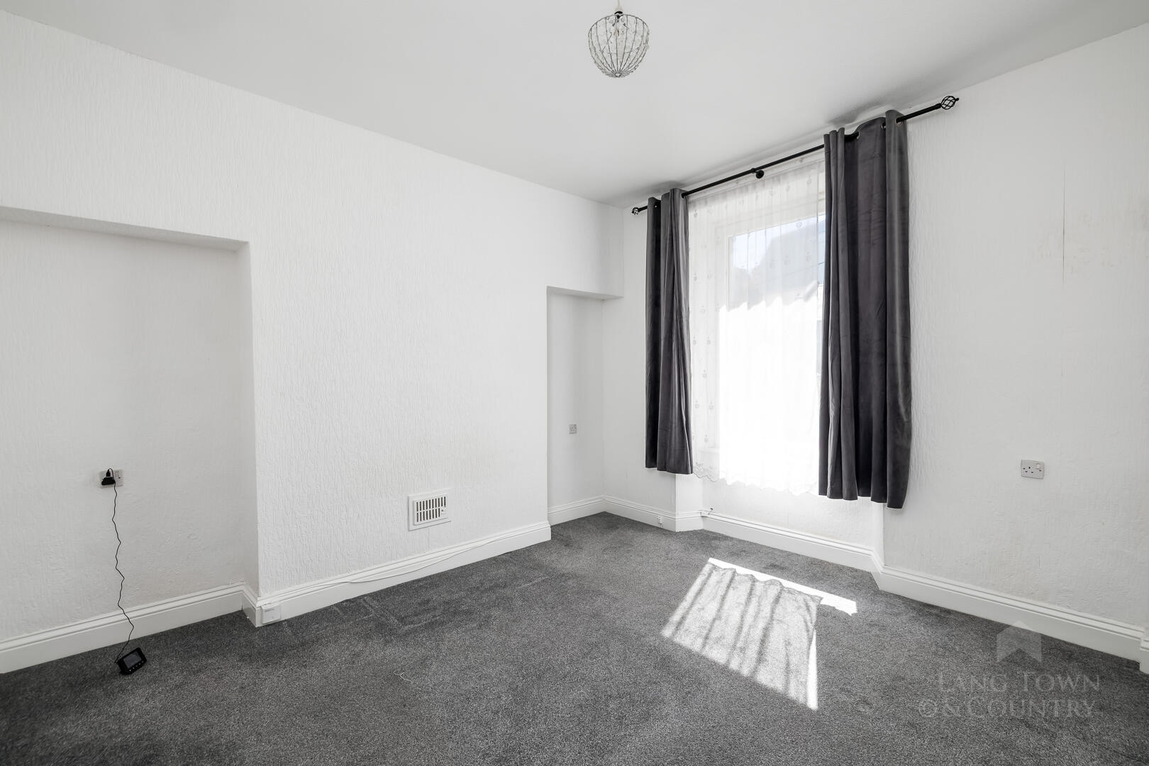 Flat Clarence Place in Plymouth