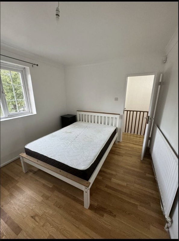 Room Strathdon Drive in Greater London