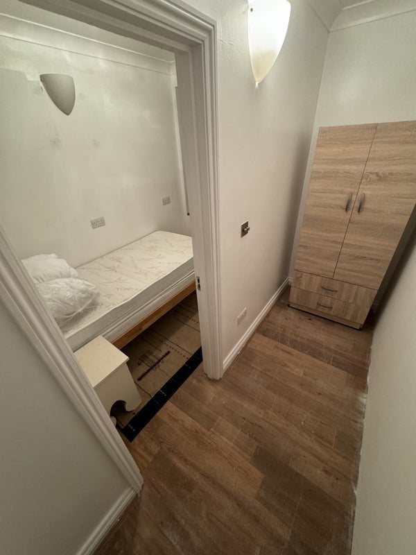 Room Strathdon Drive in Greater London