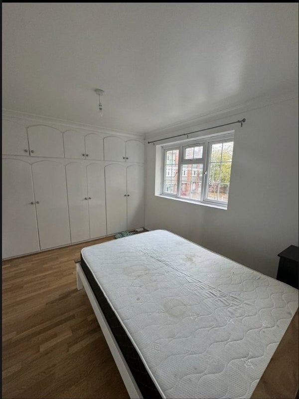 Room Strathdon Drive in Greater London