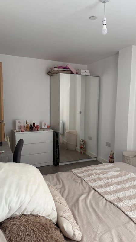 Room Oldfield Road in Salford