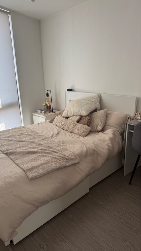 Room Oldfield Road in Salford