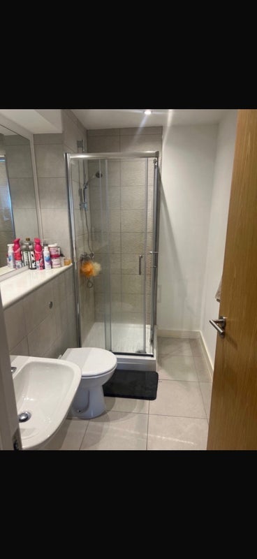 Room Oldfield Road in Salford