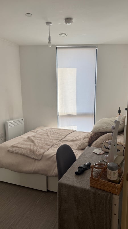 Room Oldfield Road in Salford