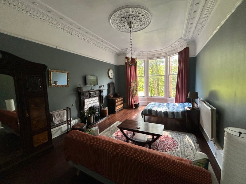 Room Queen's Drive in Glasgow