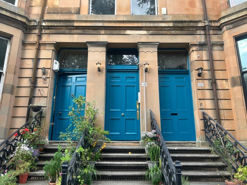 Room Queen's Drive in Glasgow